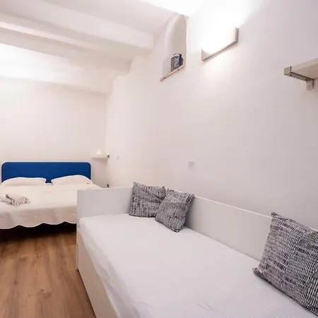 Franciosa 46 - Nuova In Zona Duomo *